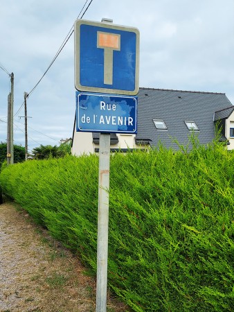 Nous rentrons par le village appelé "Les Hôpitaux". L'avenir est-il un cul de sac ?